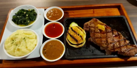 Street Grill & Friends