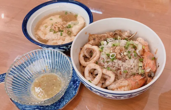 Laow Kafae Specialty Coffee and Creative Cafe