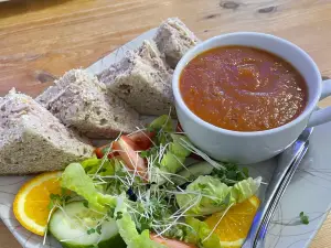 Tata's Cafe & Restaurant