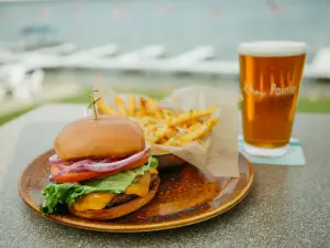 Bay Pointe Bar & Grille