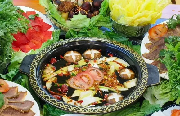 山林菌語·川西特色氂牛肉野生菌湯鍋（康定店）