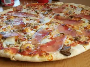 Pizza shop