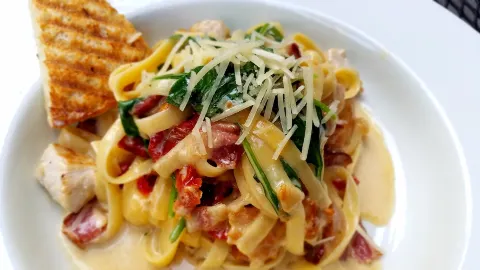 Via Delizia in มัลท์โนมาห์ เคาน์ตี