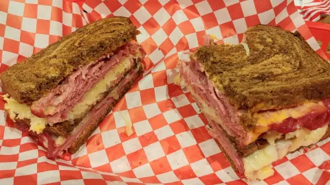 Major League Pizza in Everett