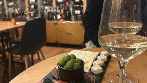 Corks Cozy Winebar in ブカレスト