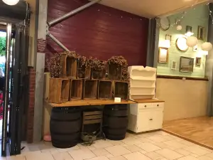 Froginwell Vineyard & Cider Barn