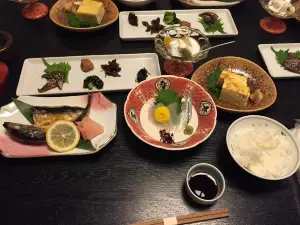 Tozaiya