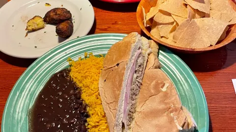 Armando's Caribe in ดุลูท