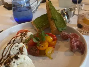 1832 Steakhouse