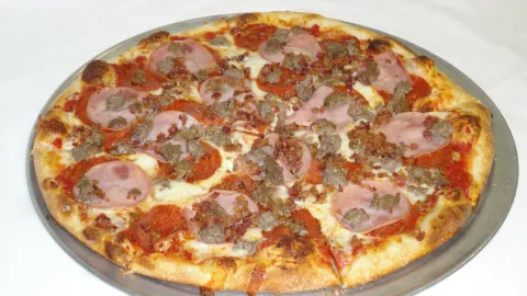 Lucy's New York Style Pizza in โอเรม