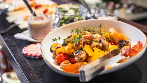 das TSCHOFEN Restaurant in 布盧登茨
