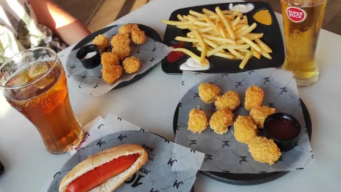100 Montaditos in 阿威羅