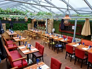 Mols Bar & Restaurant