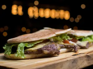 "EL CLUBCITO" Restaurante (Restobar)