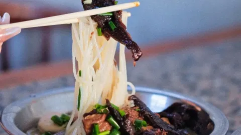 曾二十四牛腩粉(城站路店) in Yulin