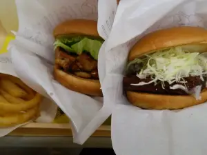 Mos Burger Date