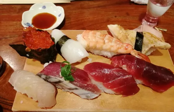 Uohachizushi