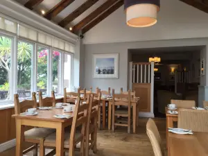 Grove Hotel