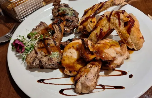 3 Flavours restaurant and wine bar