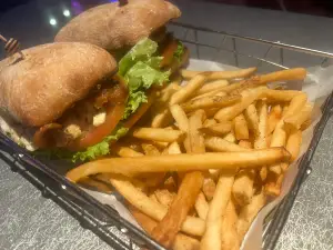 Dave & Buster's