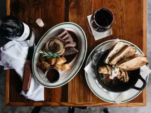 Calhoun Street Tavern