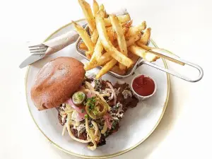 Emelle's Bistro