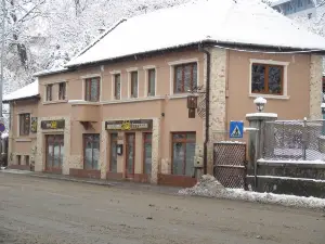 Studio Bar