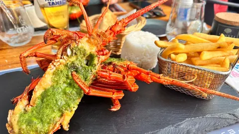 The Lucky House Fare Manuia Restaurant in โบราโบรา