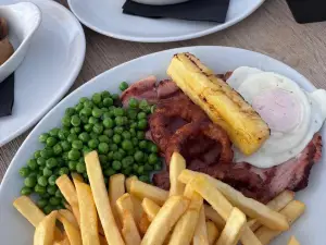 The Driftwood Bar & Restaurant