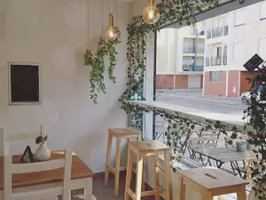 Leaves Cafe