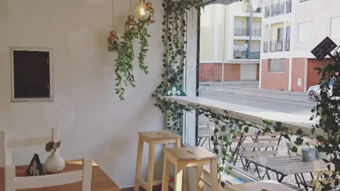 Leaves Café in Castelo