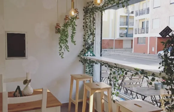 Leaves Cafe