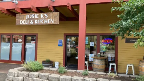 Josie K's Deli and Kitchen in サンリヴァー