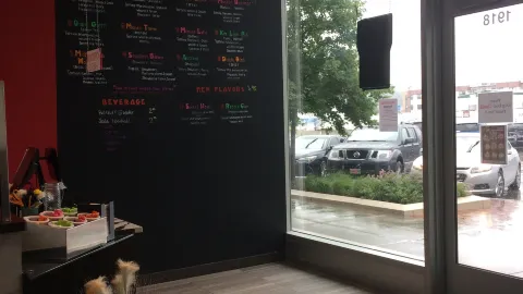 Freezing Thai Rolled Ice Cream & Crispy chicken & Boba Tea (Omaha, NE) in 오마하