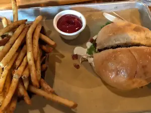 Public House Brewing Company: Rolla R&D Brewpub