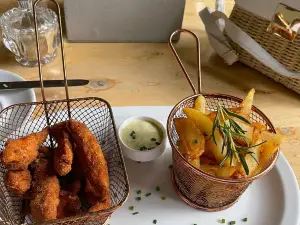 Lark Cafe