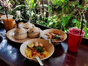 ก๋วยเตี๋ยวห้อยขาริมน่าน จ.พิษณุโลก