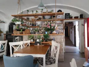 Cafe Art - Kavarna s Vinarnou