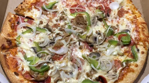 Dino’s Pizza & Sports Bar in Mashpee