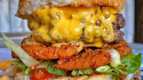 7 Bone Burger Co. in レディング