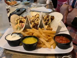 Snapperz Grill & Steam Bar