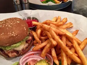 KoZak's Laketown Grill