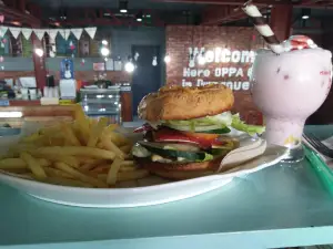Fun Cafe/Bar