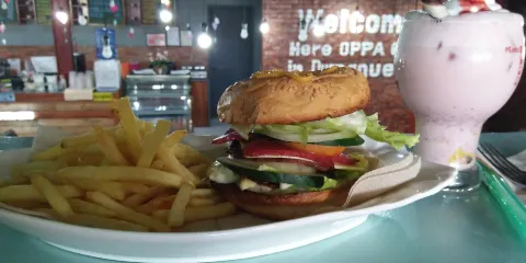 Fun Cafe/Bar