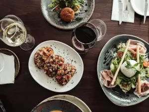 Cargo Bar & Dine
