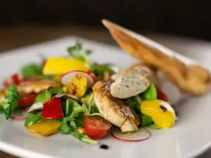 COSMOPOLITAN café & restaurant & pizza
