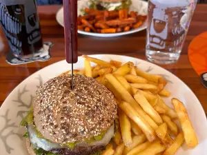 Jullis Bar and Restaurant