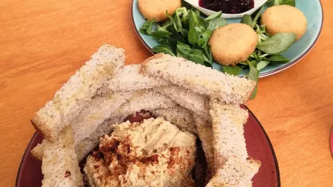 Es Borinot in マオー
