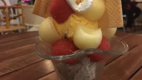 Sidewalk Ice-Cream Lounge in Ipoh
