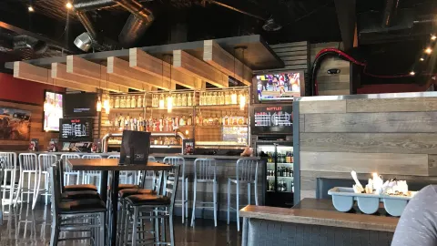 WINGERS Restaurant & Alehouse in Murray